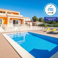 Holiday Accommodation Rentals Guia - Villa GBP119.0