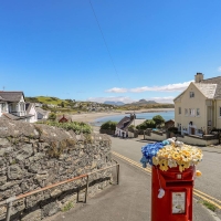 Holiday Accommodation Rentals Criccieth - Cottage GBP337.0