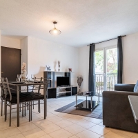 Holiday Accommodation Rentals Le Luc - Apartment GBP32.0