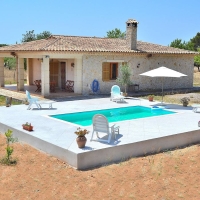 Holiday Accommodation Rentals Llub√≠ - Villa GBP92.0